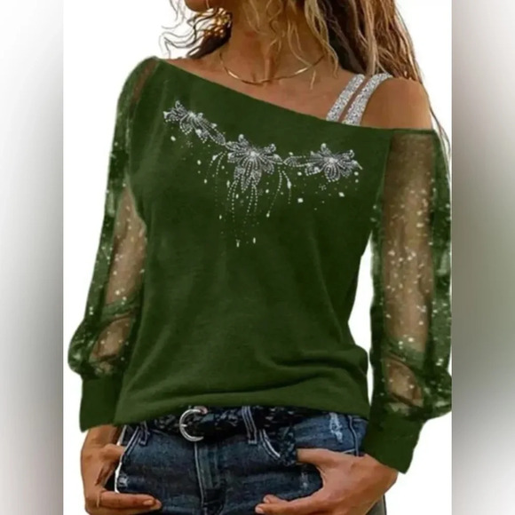 Tops - Women Top Green  Rhinestones. Size L. Brand New. Not Tag.